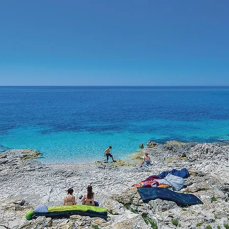 Appartement Two-bedroom In Verunic *