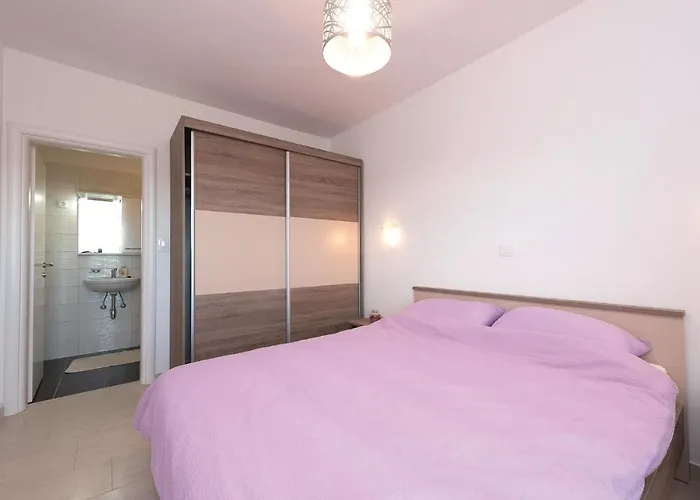 Two-bedroom In Verunic Appartement *