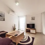 Two-bedroom In Verunic Veli Rat