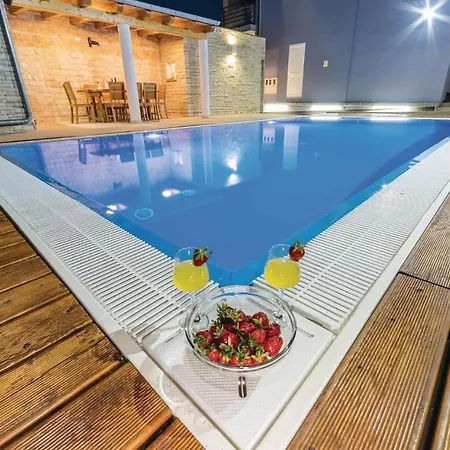 Two-bedroom In Verunic Apartment