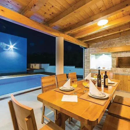 Two-bedroom In Verunić