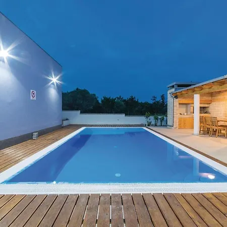 Apartment Two-bedroom In Verunic Veli Rat