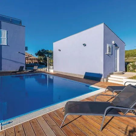 Two-bedroom In Verunic *