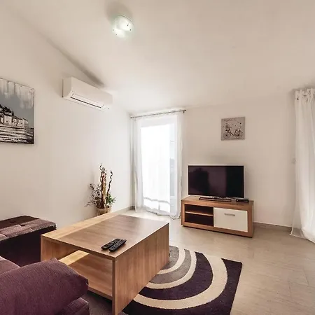 Two-bedroom In Verunic Veli Rat