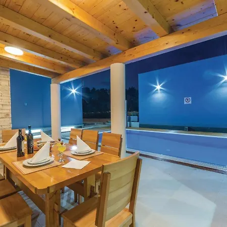 Two-bedroom In Verunic Apartment