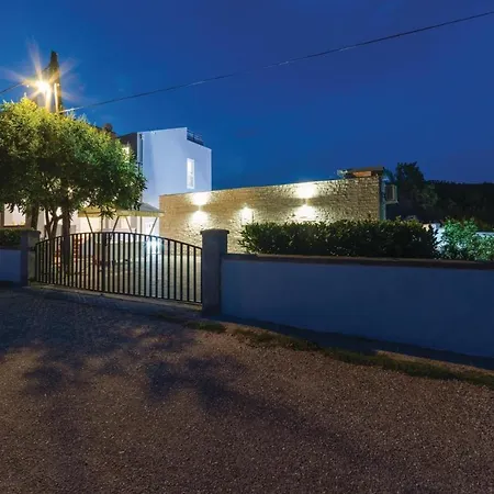 Two-bedroom In Verunic * Veli Rat