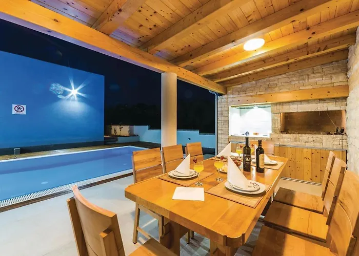 Two-bedroom In Verunic 벨리 라트