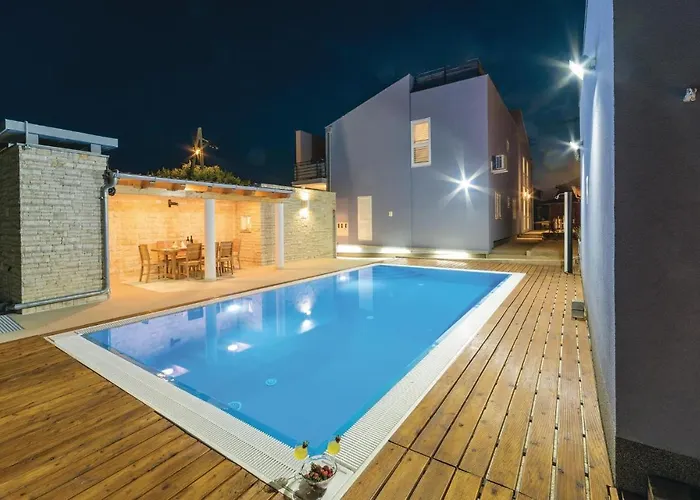 Two-bedroom In Verunic شقة فيلي رات