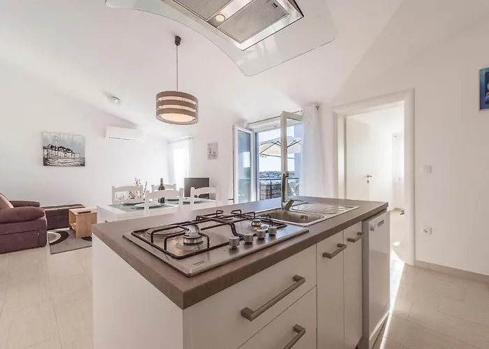 Two-bedroom In Verunic شقة