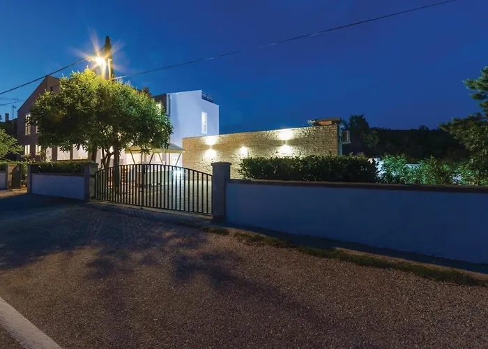 Two-bedroom In Verunic * فيلي رات